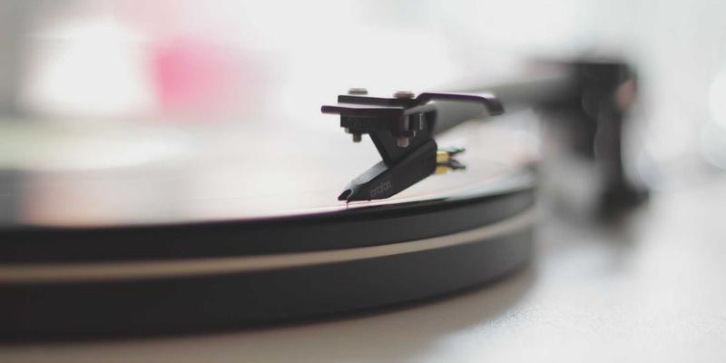 AI辅助代码审查：深度学习如何重塑互联网服务的技术解决方案与网站建设质量